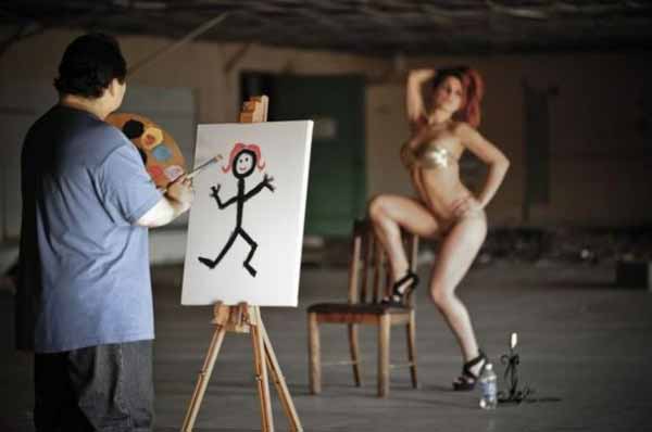 A man paints lady's portrait